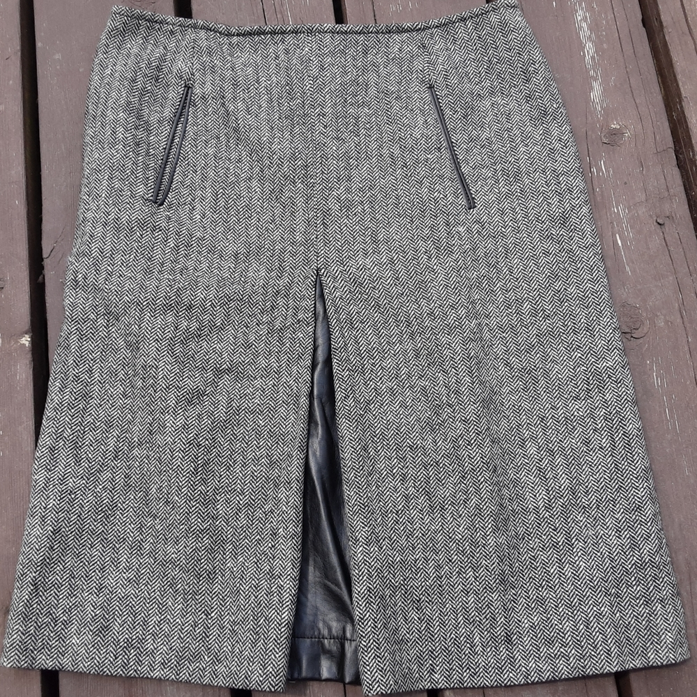 J' Envie Tweed skirt.